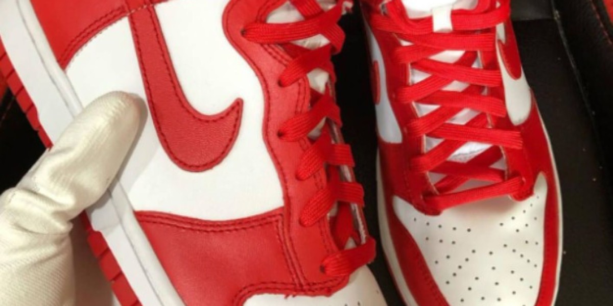 Nike Dunk High University Red: Všesezónní Sneaker